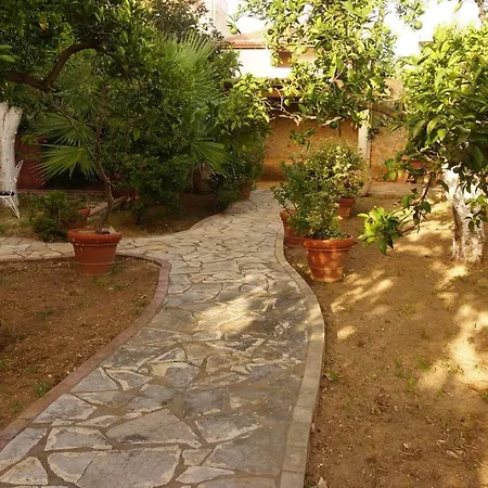 Hébergement de vacances House - Traditional Stone House Close To The Beach *